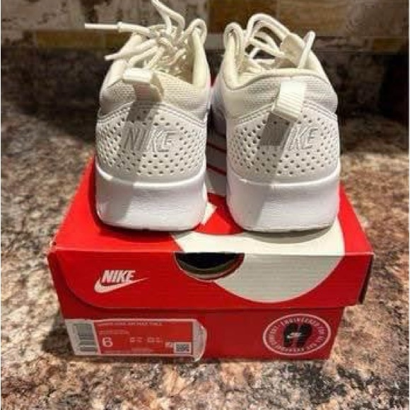 Nike Air Max - Picture 3 of 4